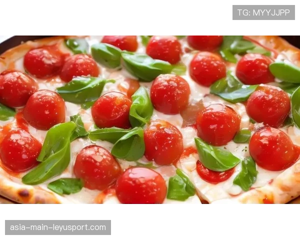 🍕深夜观赛黄金美食图鉴: 冰镇精酿原浆啤酒、刚出锅热气腾腾的火爆麻辣小龙虾外加香脆多汁的炸鸡,这才是四年一度属于全世界真球迷的终极狂欢夜、熬夜看球的最高顶配慰藉。